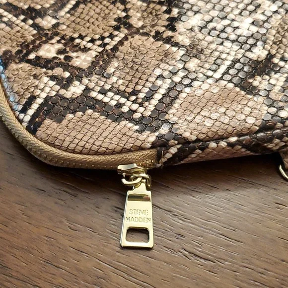 STEVE MADDEN faux reptile skin bag. - Picture 1 of 7